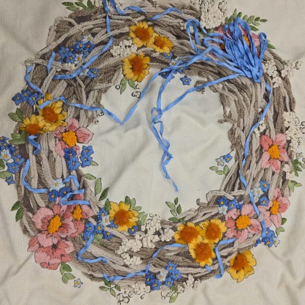 Vintage Dimensions Inc 1984 Floral‎ Wreath Crewel Embroidery Fabric Piece 1270